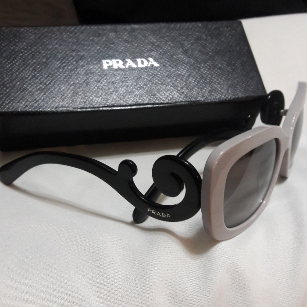 Prada Iconic Swirl Sunglasses Offers Welcome👩‍💻